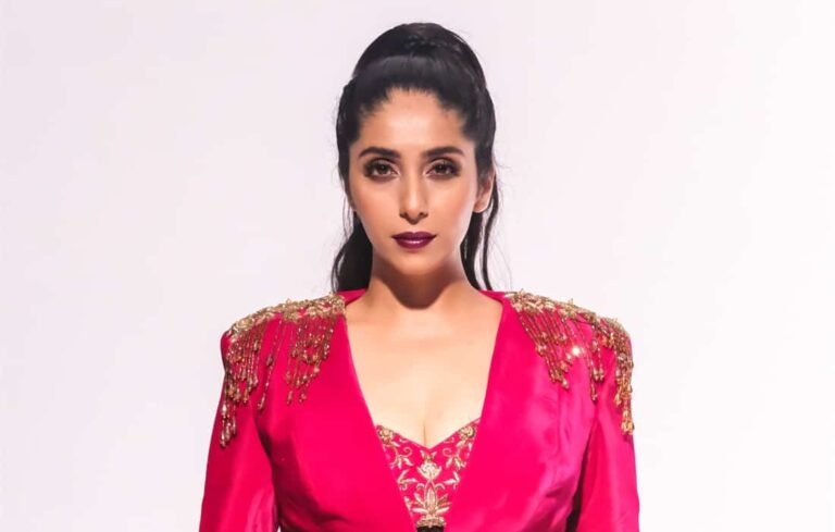 Neha Bhasin Affair Measurements Height Weight Bra Size Age