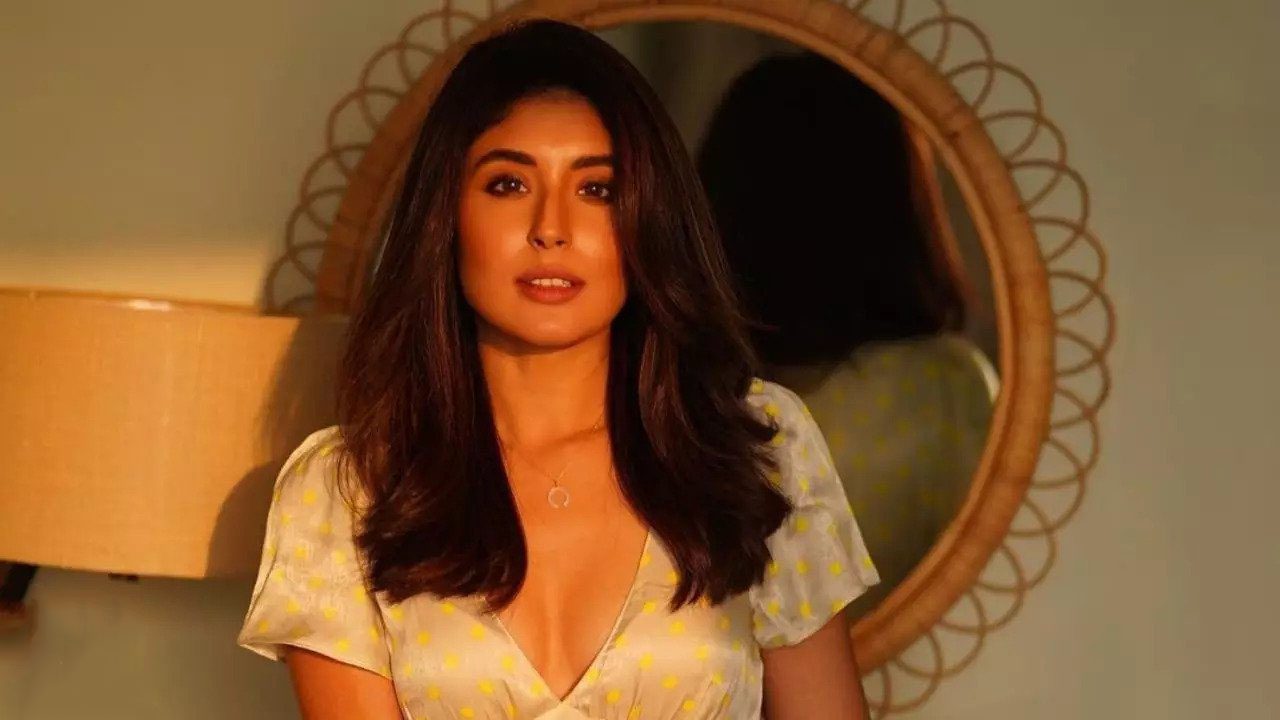 Kritika Kamra Measurements Height Weight Bra Size Age Biography