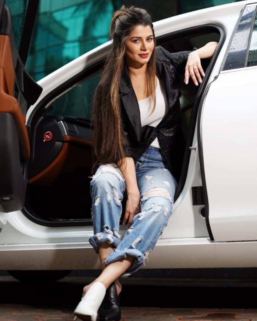 Kainaat Arora Height Weight Age Bra Size Affairs Family Biography