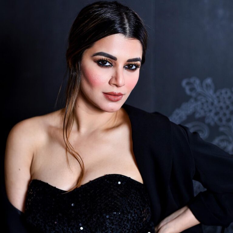 Kainaat Arora Height Weight Age Bra Size Affairs Family Biography