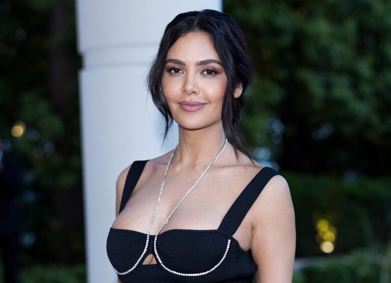 Esha Gupta Height Weight Age Bra Size Affairs Family Biography