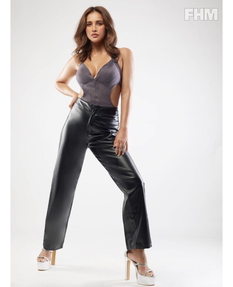 Aisha Sharma Height Weight Age Bra Size Affairs Family Biography