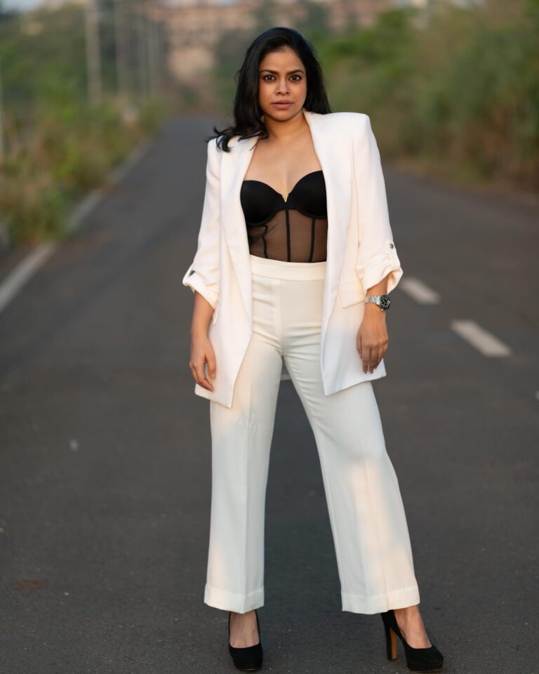 Sumona Chakravarti Height Weight Age Bra Size Affairs Family Biography