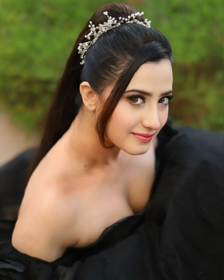 Alisha Panwar Height Age Boyfriend Family Biography