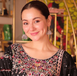 Hania Aamir Age Boyfriend Family Biography