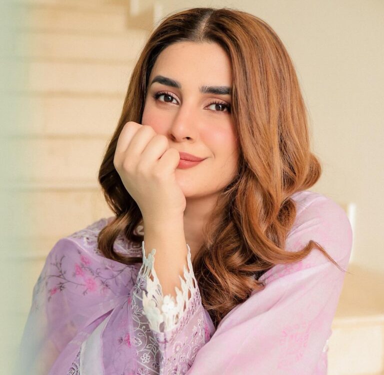 Kubra Khan Height Age Family Biography